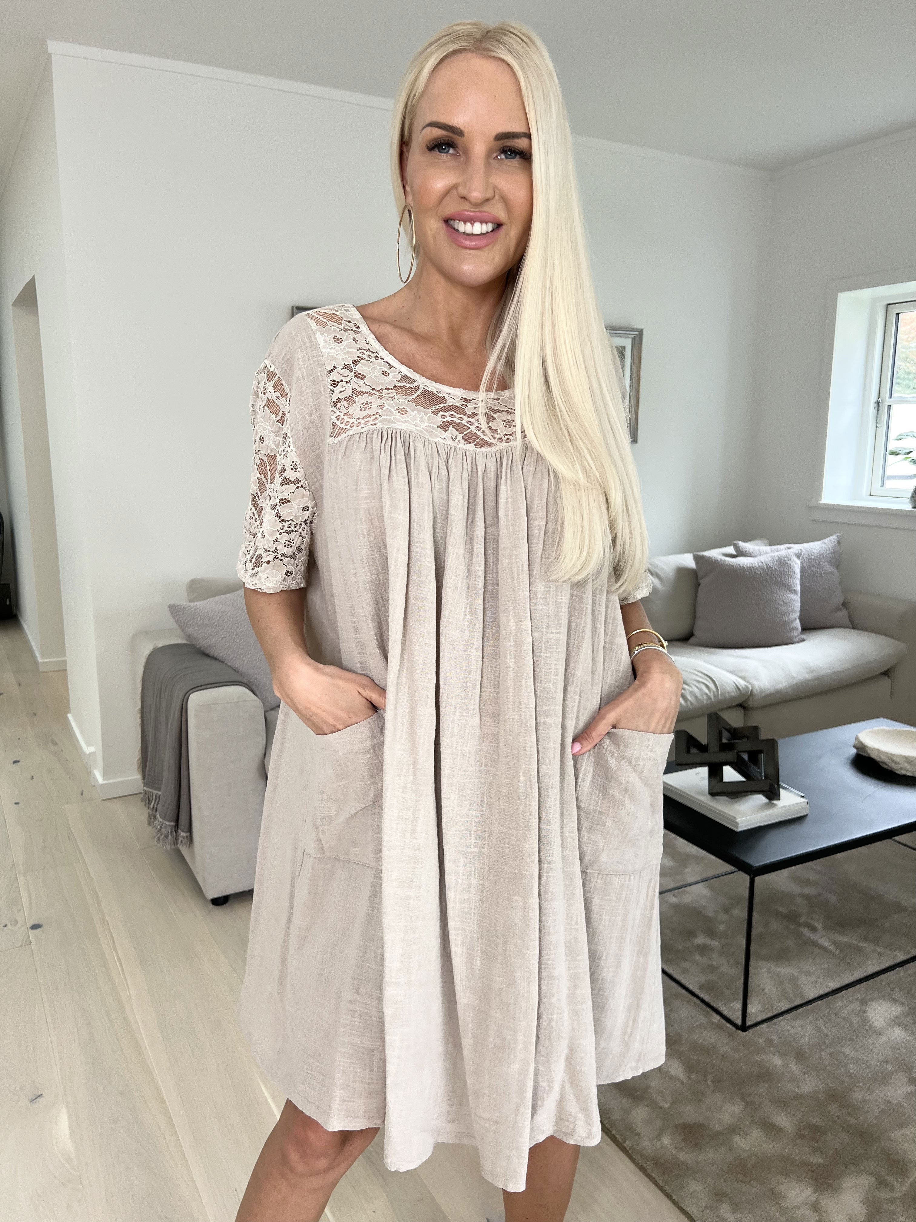 Lovisa - Sød bomuldskjole med lommer